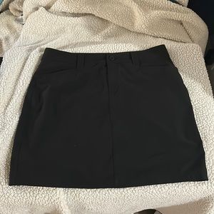 This is a Eddie Bauer adventurer 2.0 skort in black.